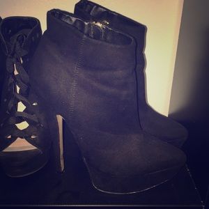 Black bootie heels (5’ inch) good condition